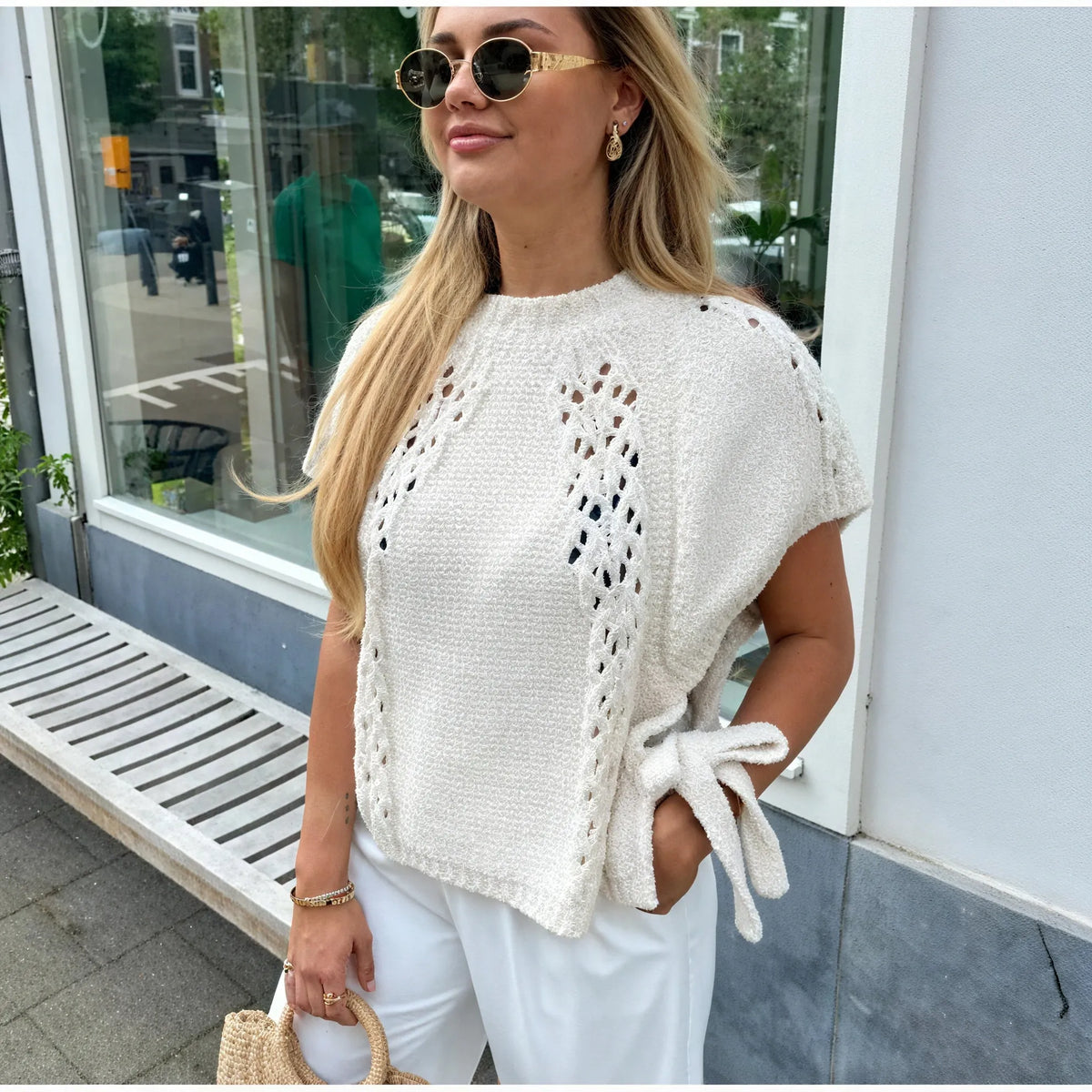 Gehäkeltes Top mit offenem Strickmuster
