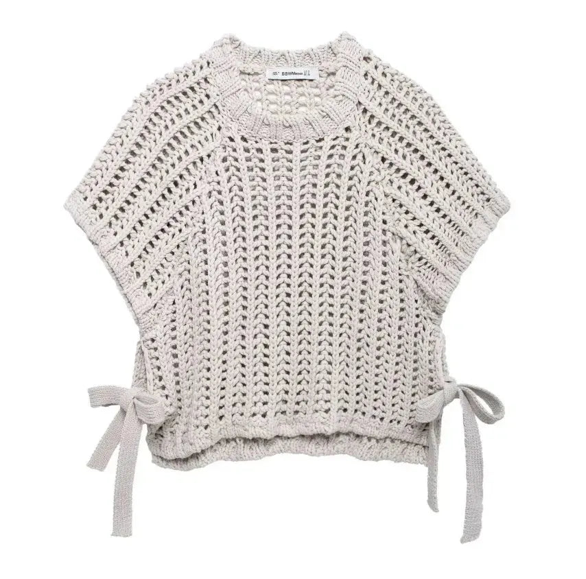 NOÉMI | Gebreide Cropped Dames Top met Strikdetails – Luchtig, Trendy & Zomers