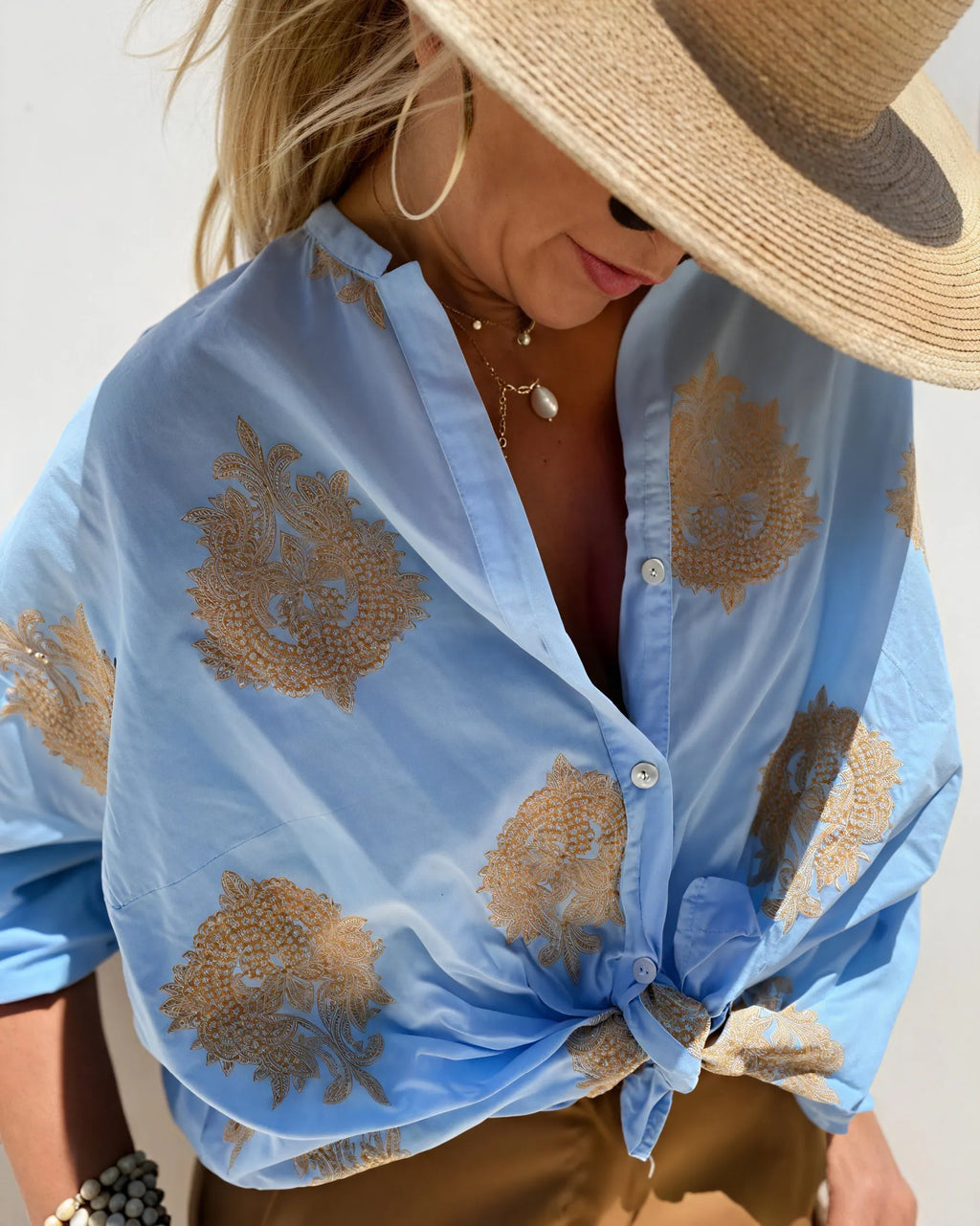 Bestickte Bluse – Knopfleiste mit Bindedetail