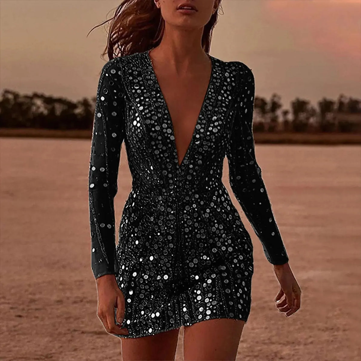 Durchscheinendes goldenes Pailletten-Cocktailkleid