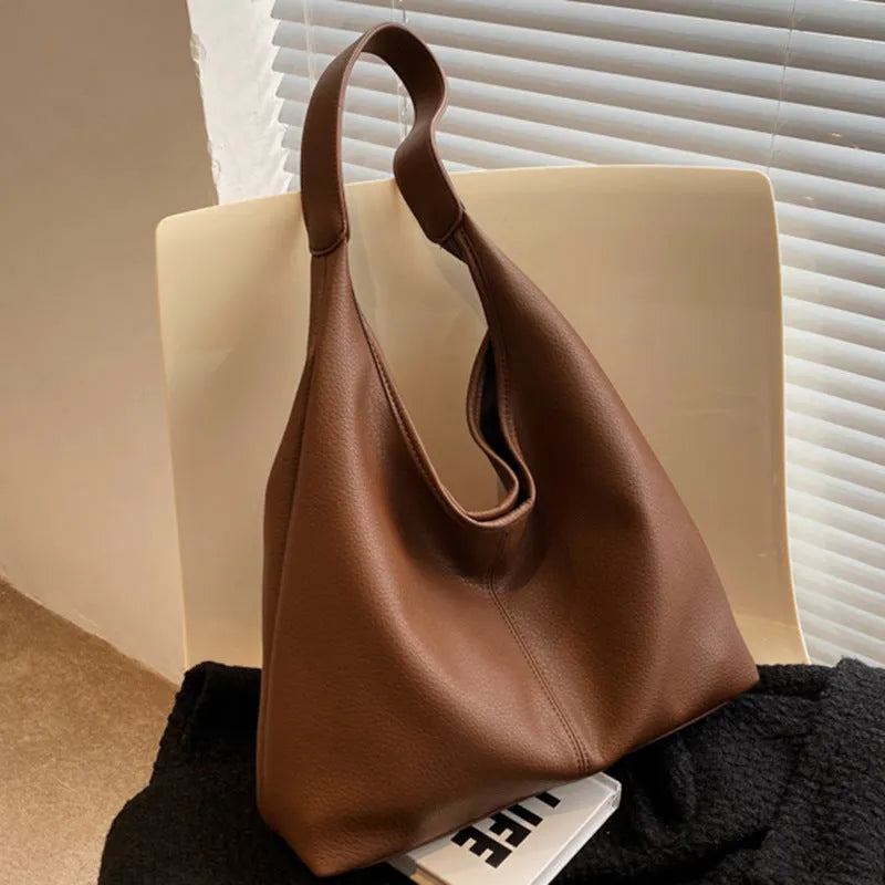 Lässige Hobo Bag mit minimalistischem Design