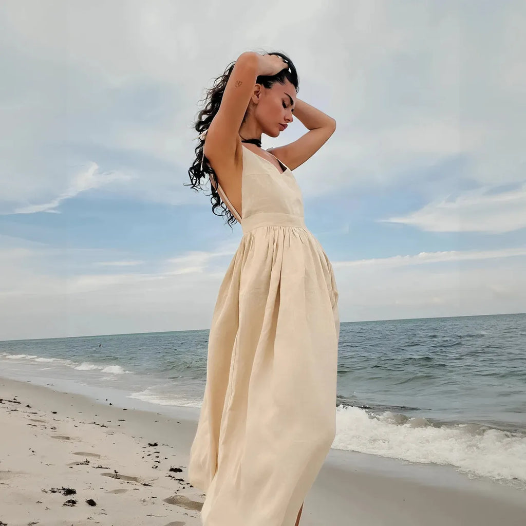 Fließendes Kleid mit femininen Details