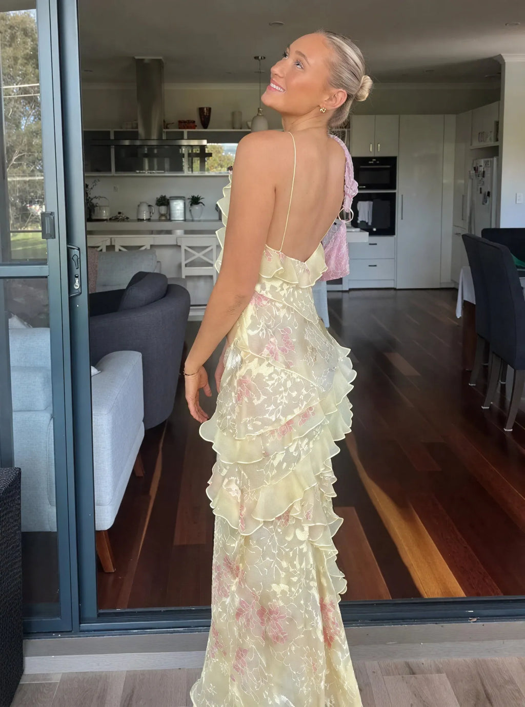 Fließendes Sommerkleid – Spaghettiträger & Rüschen