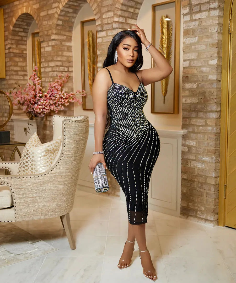 Robe courte moulante Ã  bretelle et strass en rÃ©sille