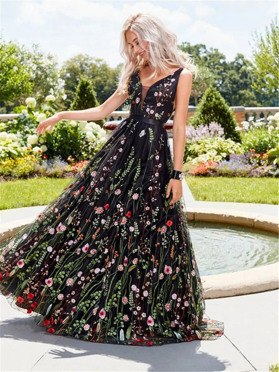 Fabulous Ã„rmelloses besticktes Kleid