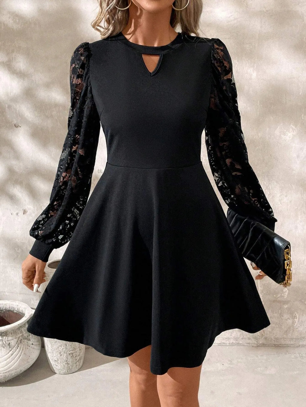 AusgehÃ¶hltes Spitzenkleid