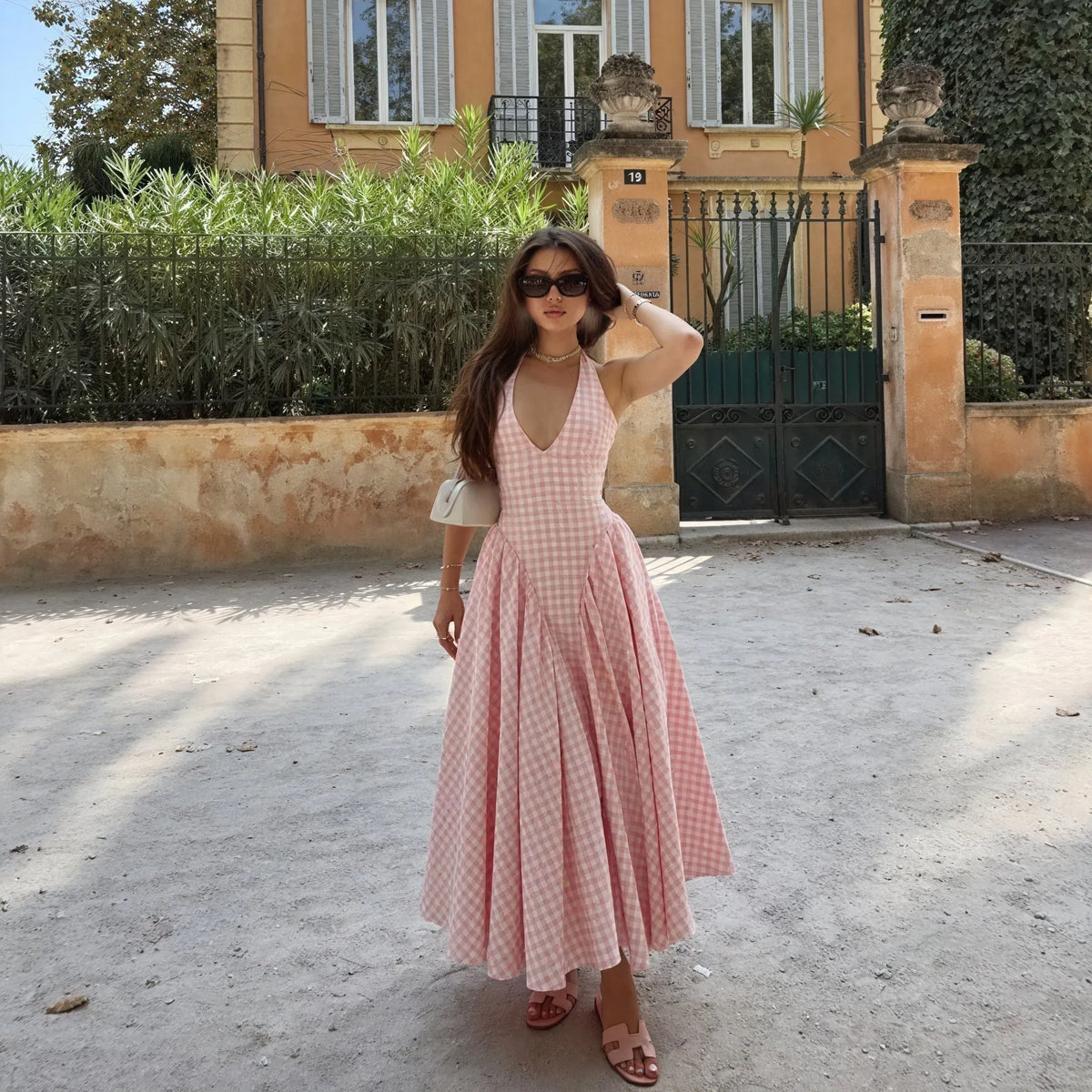Gingham Plisseekleid – Rosa V-Ausschnitt