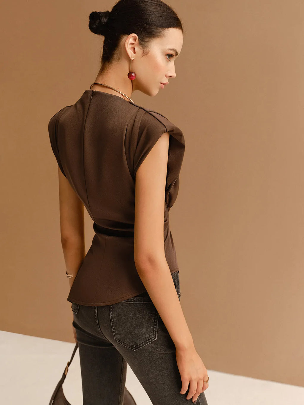 Top mit definierter Silhouette und Wickeldetail