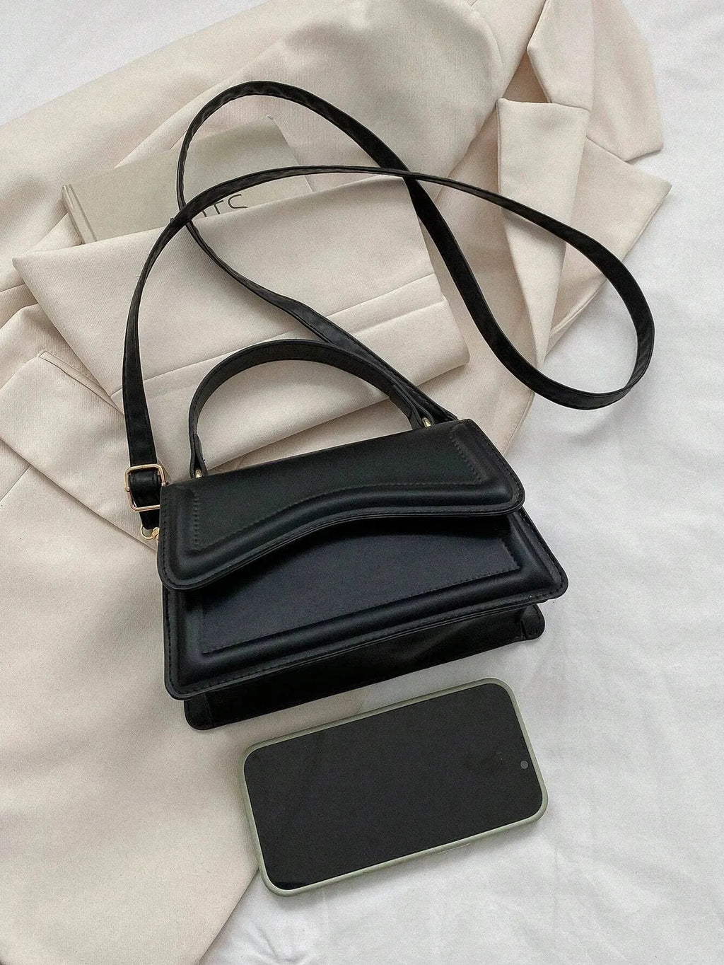 MELISSA | Luxe Strakke Leren Tas Voor Dames Met Subtiele Details & Vorm