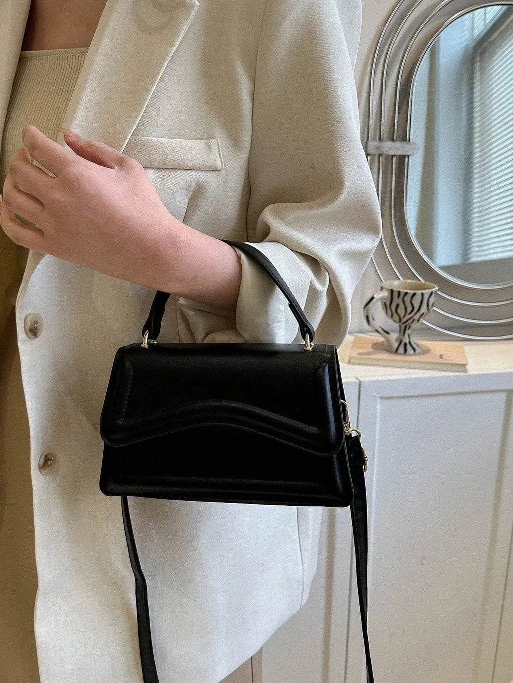 MELISSA | Luxe Strakke Leren Tas Voor Dames Met Subtiele Details & Vorm