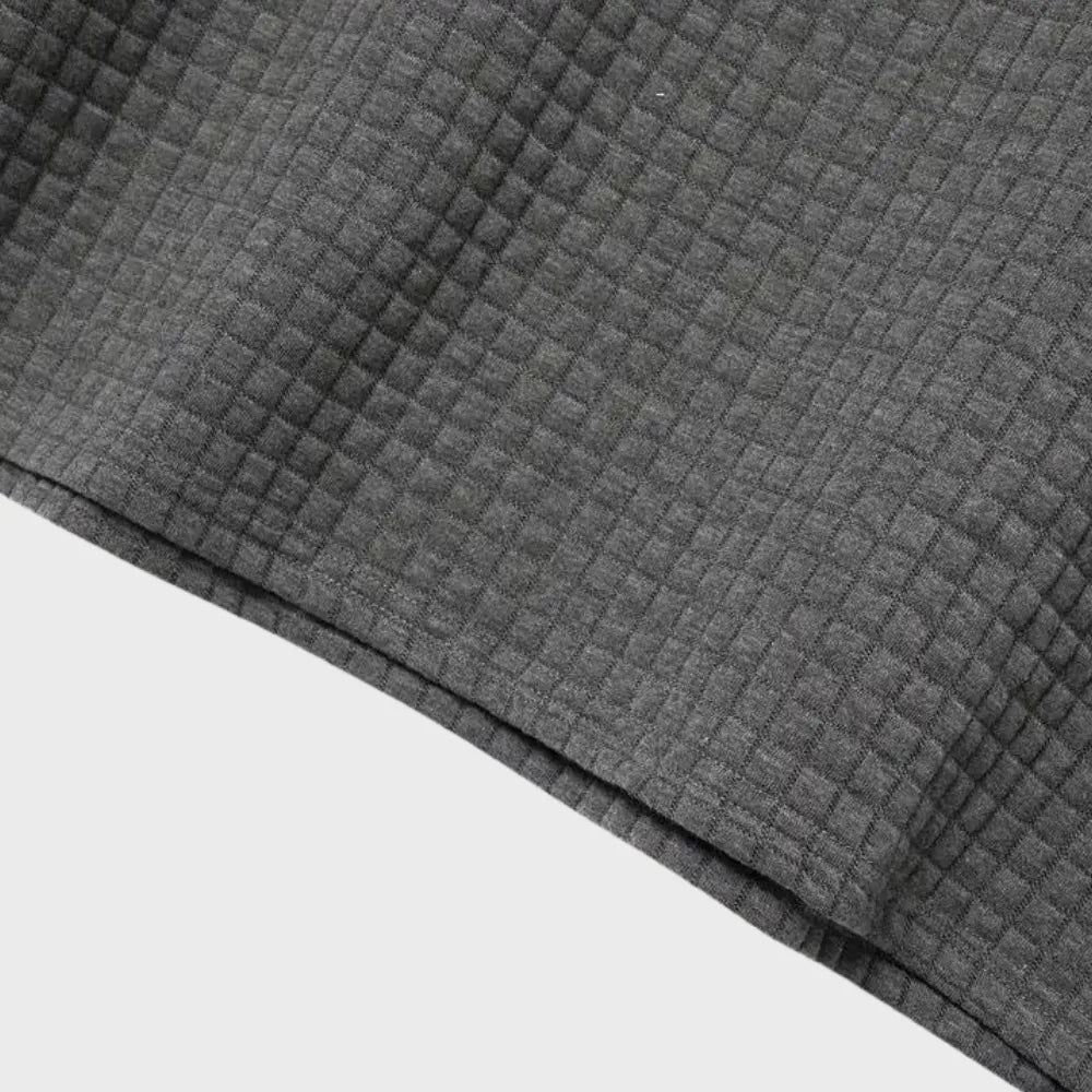 - Texturiertes Poloshirt