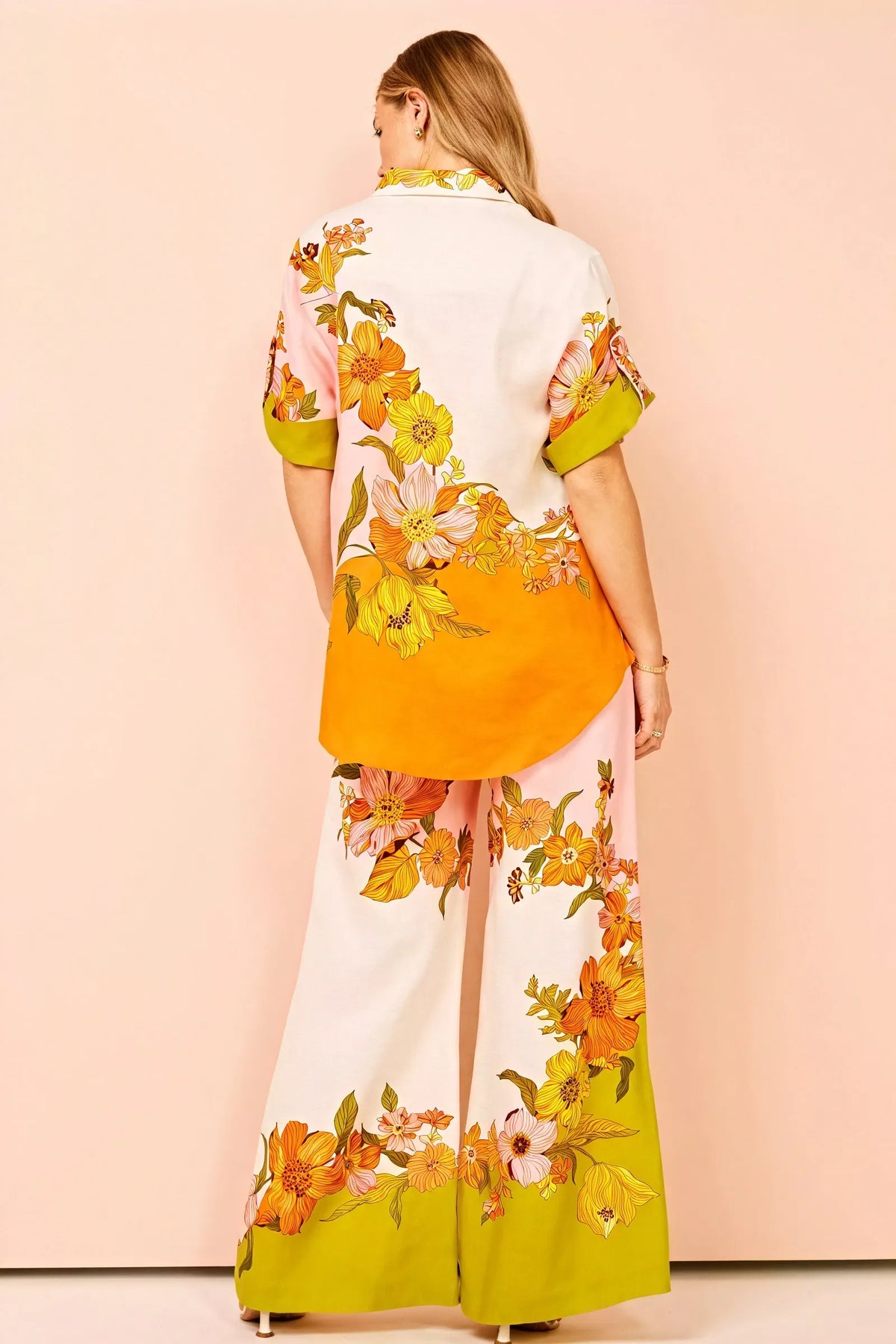 Floral Vibes: Lässiger Anzug für den Sommer