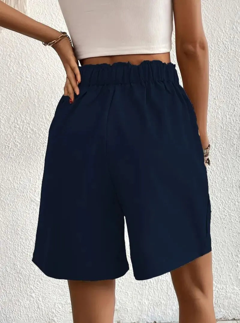 High-Waist Shorts – Bundfalten & Taschen