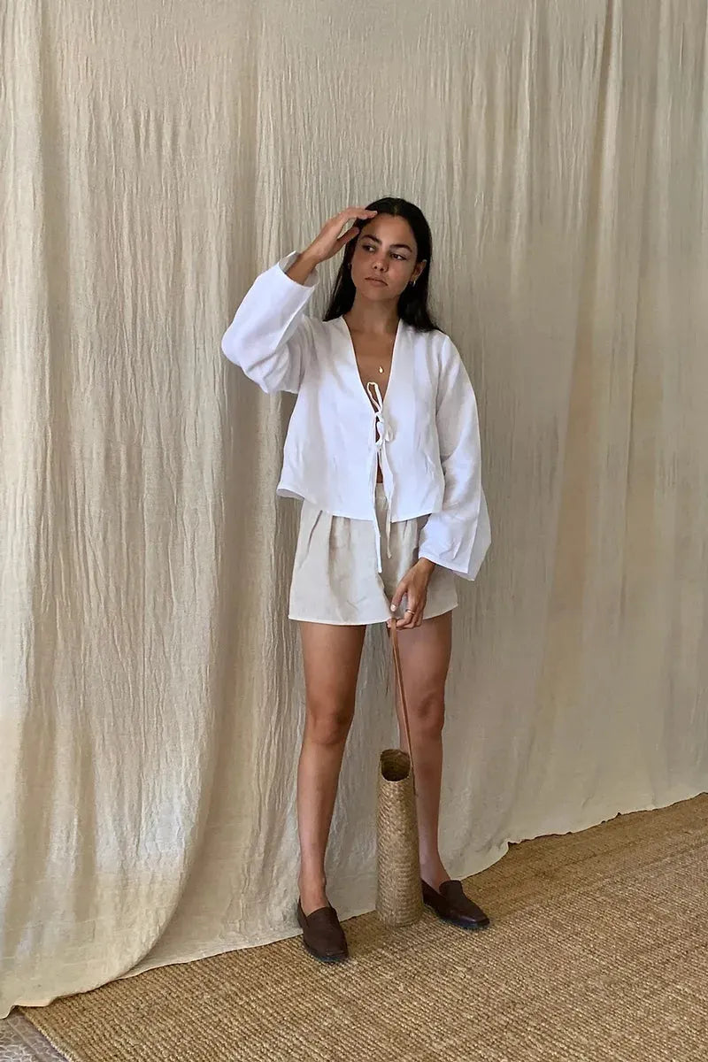 Leichter Leinen Zweiteiler – Langarm Top & Shorts mit Bindedetail